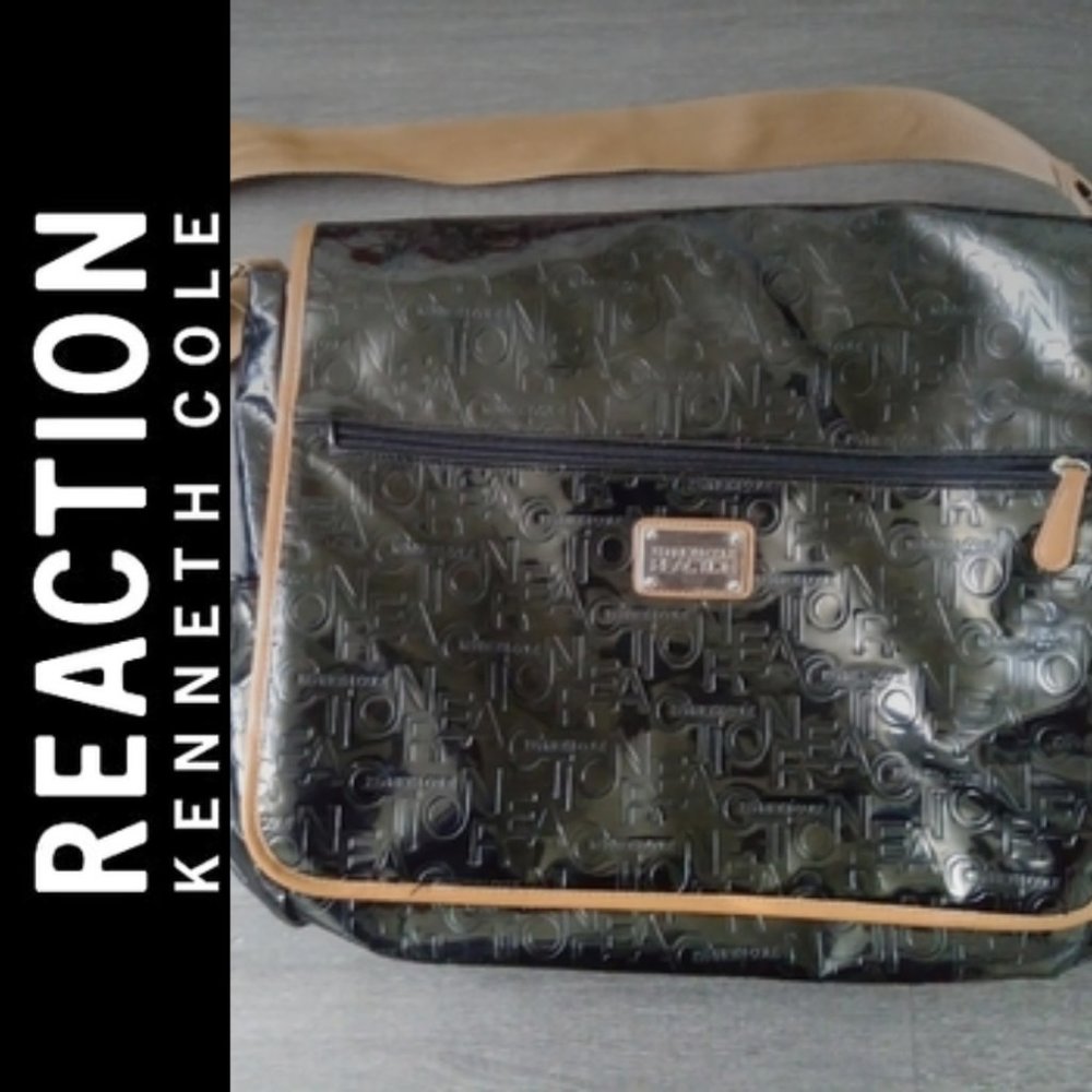 Kenneth Cole Reaction Messenger Bag